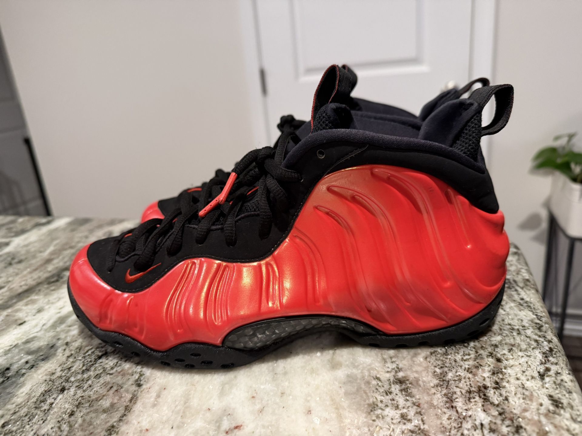 Size 9.5 - Nike Air Foamposite One Habanero Red 2018