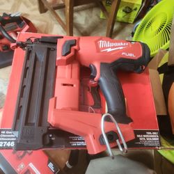 Milwaukee 2746-20 M18 FUEL 18V 18 Gauge Brad Nailer - Tool Only -
