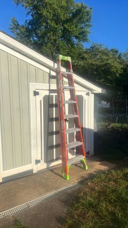 8’ foot step ladder fiber glass