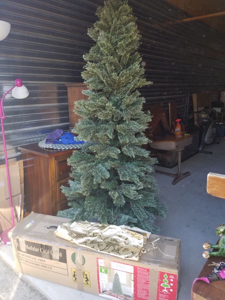 7 foot Branford Spruce Cashmere Christmas tree