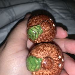 Acorn Vintage Salt And Pepper Shakers