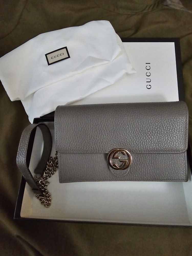 Gucci
Interlocking Wallet on Chain
Gray