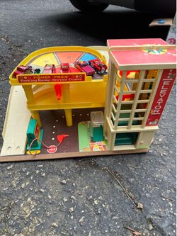 Race track w/ cars