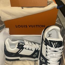 Louis Vuitton Trainers Sneakers Black & White