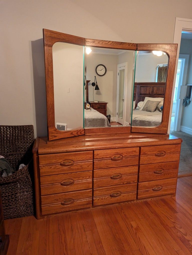 Solid Oak Dresser With Mirror And Mirror Storage 