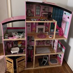 Doll House 