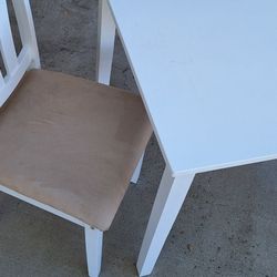 Table Set. Like New  Dinning Table 