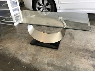 Glass coffee table, great condition