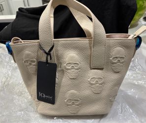 New IO Pelle  Halloween Goth creme latte 3D skull crossbody purse