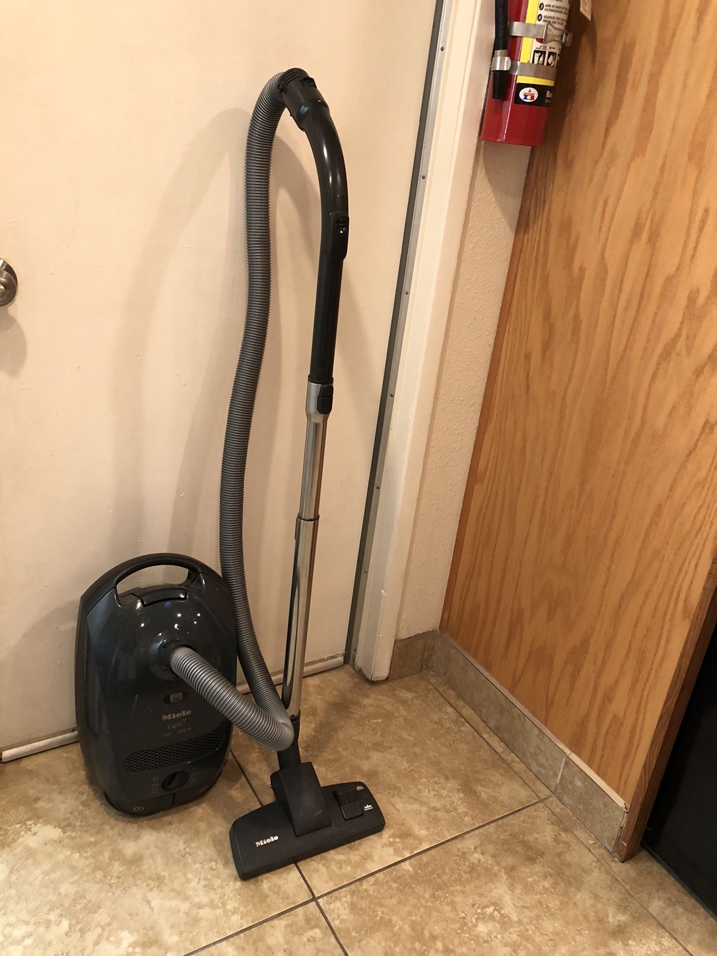 Miele Capri Canister vacuum S2121