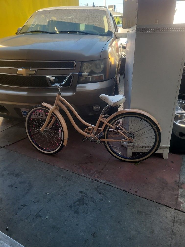 24'in. Kulana Girls Bike W Lights