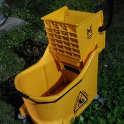 Member's Mark Commercial Mop Bucket with Wringer, 36 qt.
