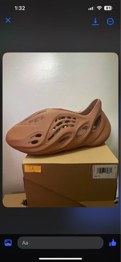 Yeezy foam runner size 10