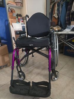 Ki Mobility Catalyst 5 model with a distinct purple frame