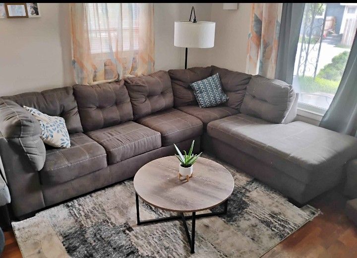 Sectional Couch .....Delivery Available!!!