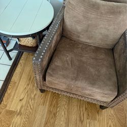 2  longe chairs and table