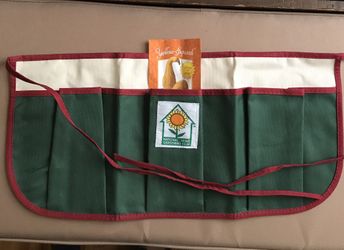 Gardeners apron. New! Pockets for gardening tools keeps them handy