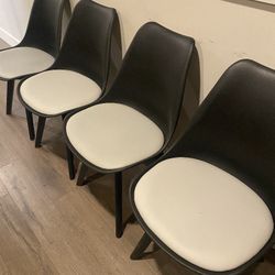 Set Of 4 Modern Ergonomically Designed Dining Chairs In Perfect Condition Indoor/Outdoor Use         es