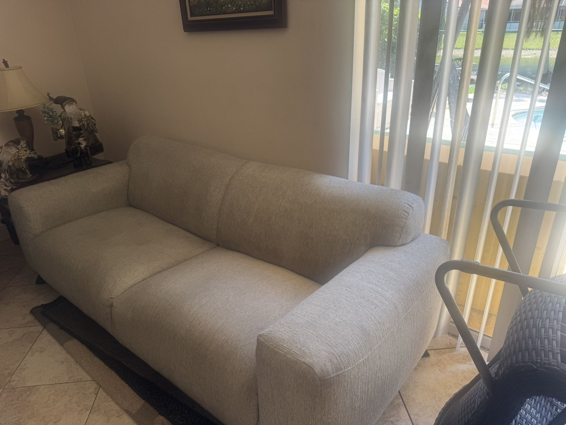 COUCH 