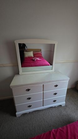 White 6-Drawer Wooden Dresser with Mirror