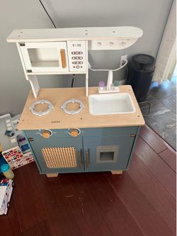 Play Kitchen