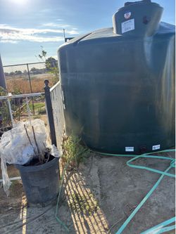 1550 gal. Dark Green Polyethylene Vertical Water Storage Tank