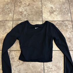 Women’s Nike top (short) medium