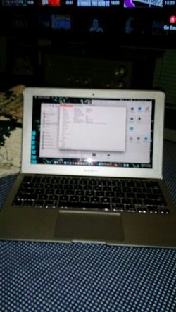 Macbook air 11.6" 1.7ghz 4gig 500$