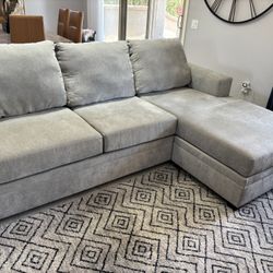 Sofa With Reversible Leg Rest