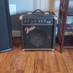 Fender Frontman 15B practice amp.
