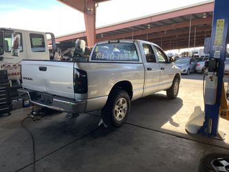 2004 Dodge Ram 1500 2WD V8 Quad Cab 5.7L SLT