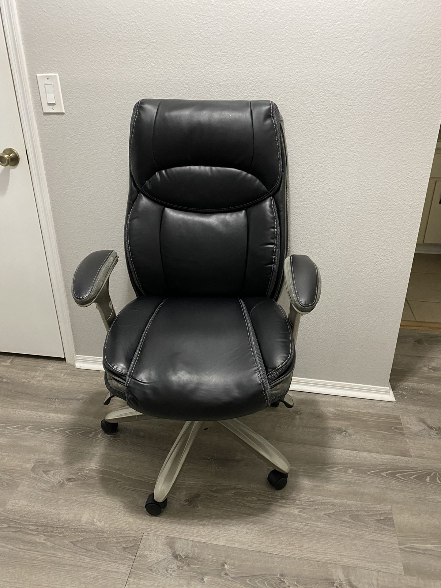 Serta Smart Layers Jennings Office Chair - 1 Years Old