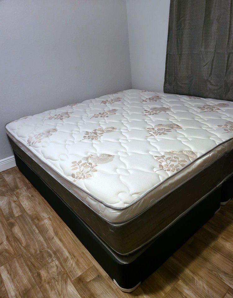 NEW KING PILLOW TOP MATTRESS With BOX SPRING👌