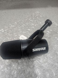 Shure MV7X XLR Microphone for Podcasting, Recording, Live Streaming & Gaming, Built-in Headphone Output, All Metal XLR Mic – Black
