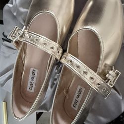 Woman’s Shoes 
