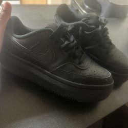 Black Nike Shoes 