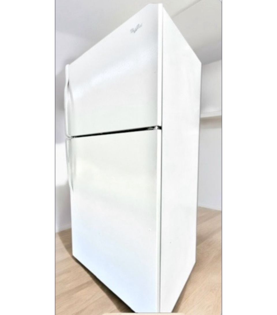 32 cu in. Whirlpool Refrigerator