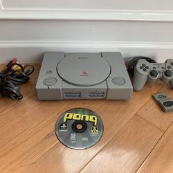 PlayStation 1 Ps1 bundle with game, controller and hook ups