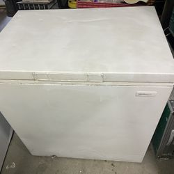 Deep Freezer Kirkland signature by whirlpool