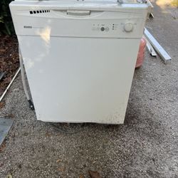 Like New Kenmore Dish Washer 