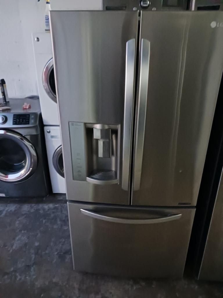 33 Wide French Door Refrigerator 
