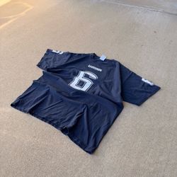 Navy blue UConn Huskies football jersey faded t-shirt Mens size Large