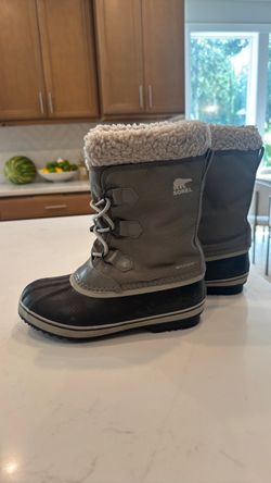Sorel boots size 5