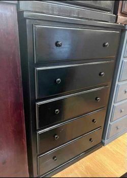 Five drawers jumbo dresser