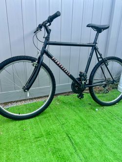 Diamondback Outlook DX mountain bike with a steel 22’ large frame and  26" wheels