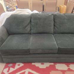 "Lazyboy" Sleeper Couch. Air Mattress With Electric Pump Included
