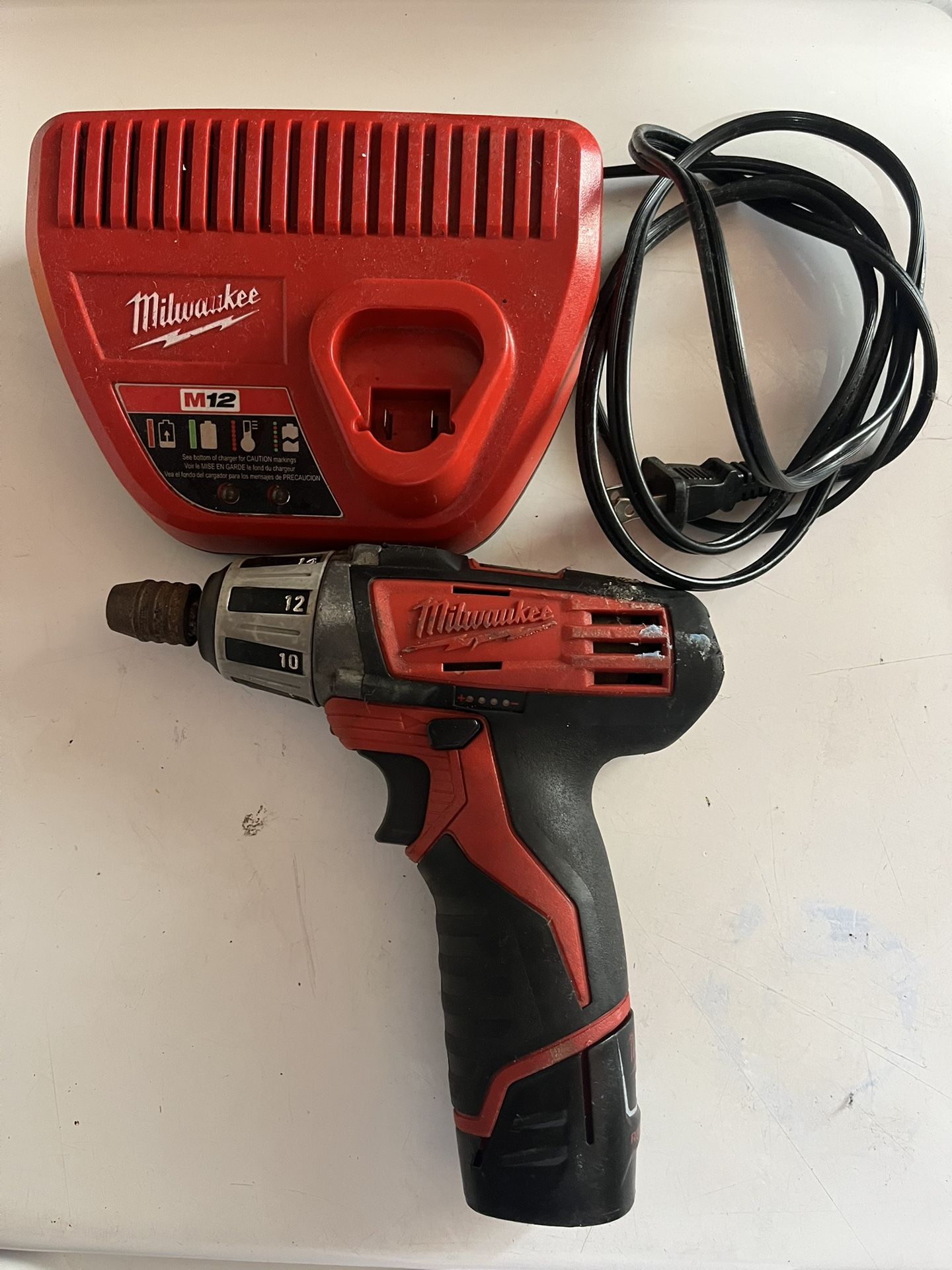 Milwaukee drill gun with battery and charger