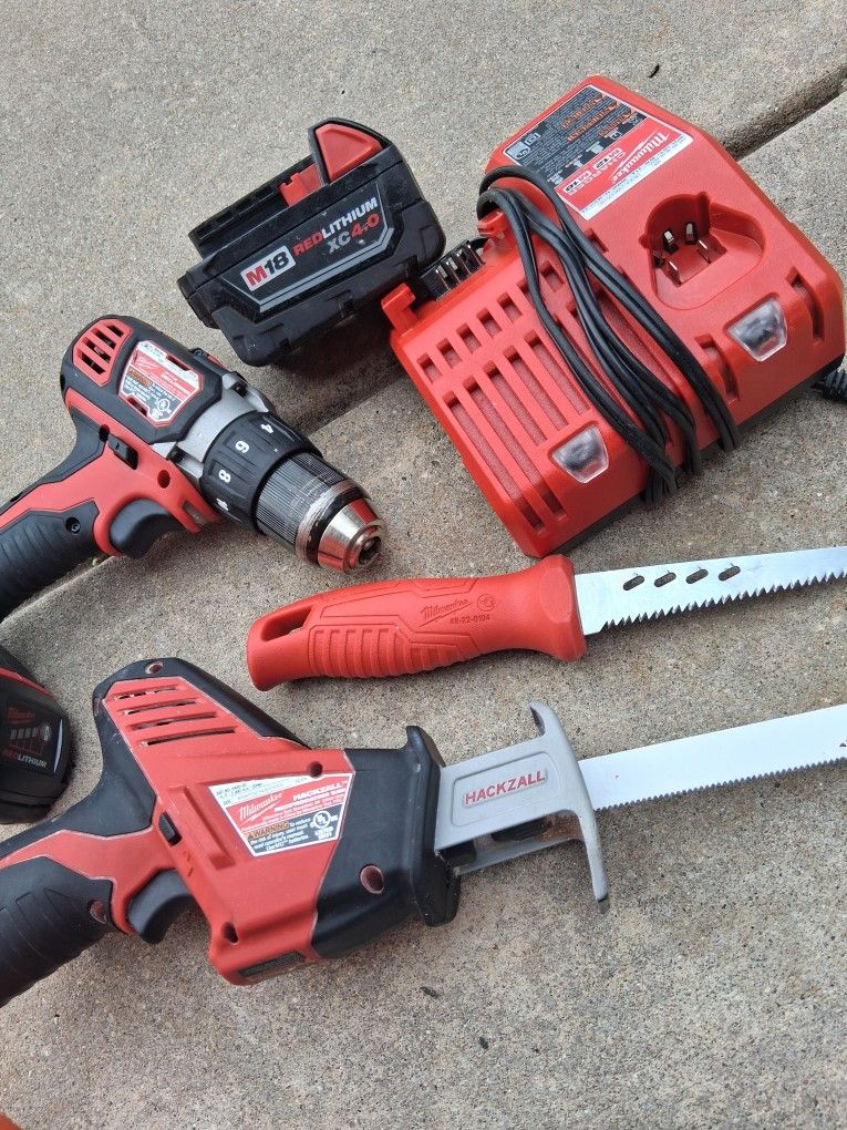 Milwaukee COMBO Pack Drill/driver 2 Batteries 1 Charger Hackzall+