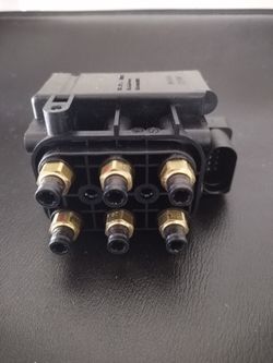 NEW Air Suspension Valve Block for 11-15 Jeep Grand Cherokee 