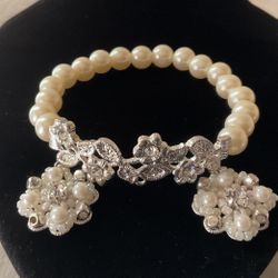 Pearl Stretch Band Bracelet With SilverTone And Rhinestones …dangling Charms